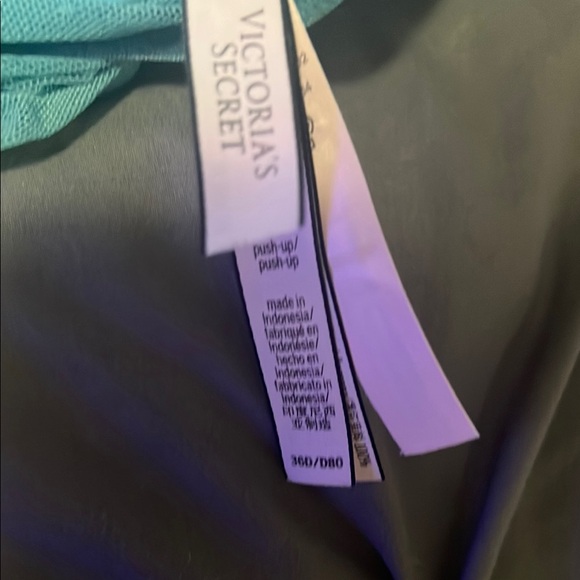 Victoria's Secret Black Lace Bra with Adjustable Straps - Picture 10 of 10